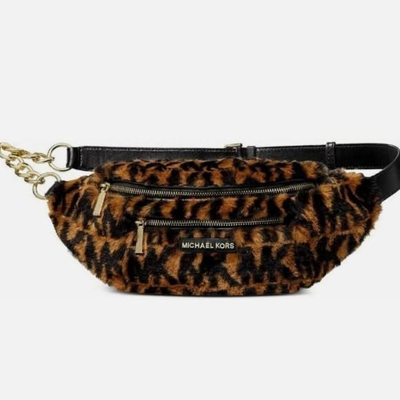 Michael Kors Handbags - Michael Kors Mott MD Waistpack